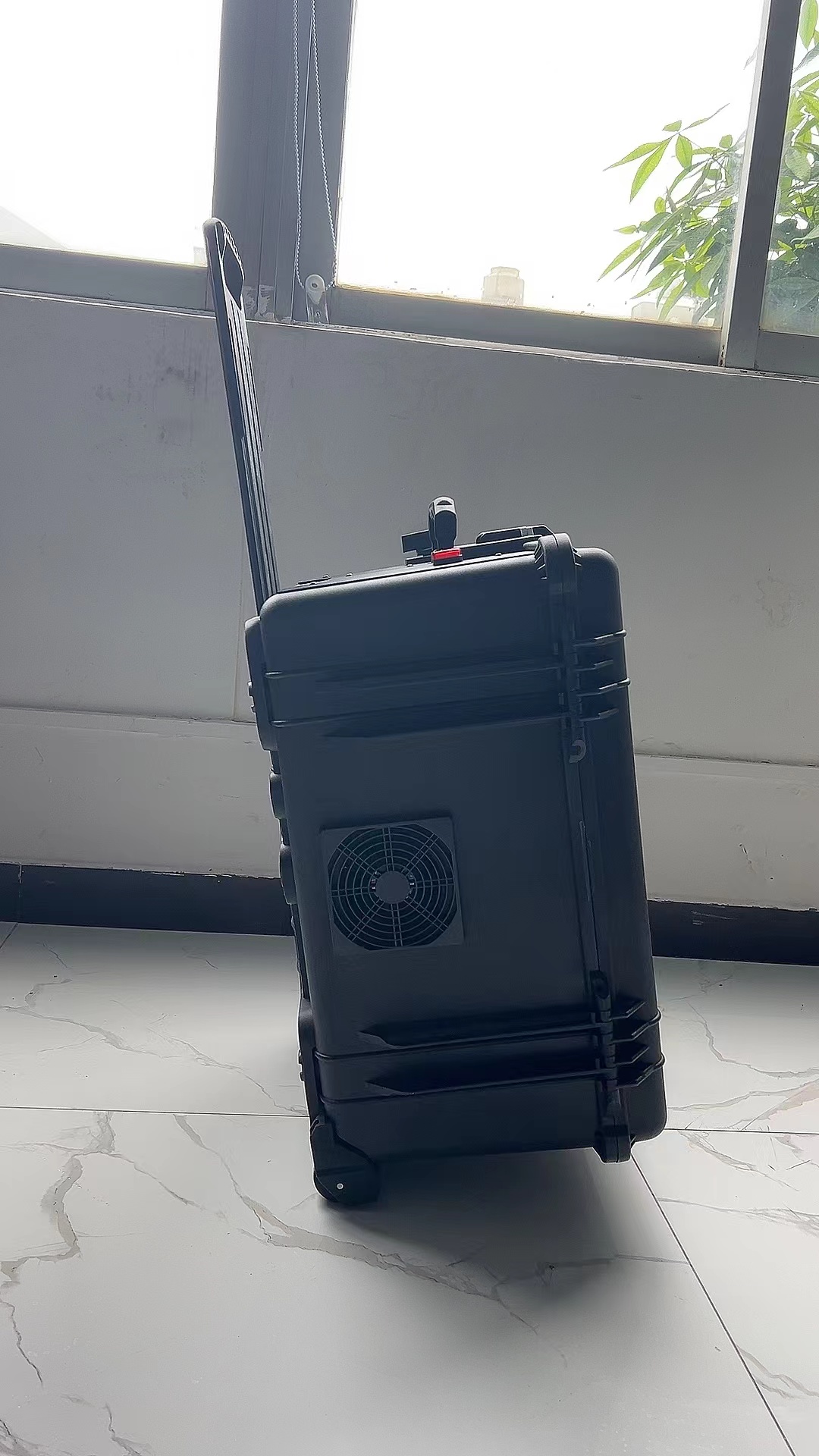 博望手拉箱型移动通信干扰器